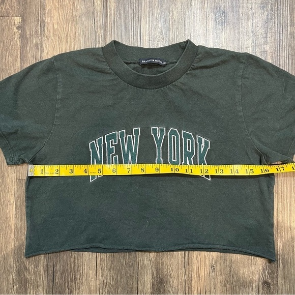 Brandi Melville Dark Green New York Logo Crop Top Short Sleeve Cotton Shirt S - Picture 8 of 9